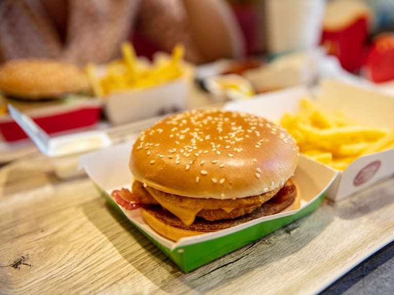 Dos de las cadenas de comida rápida más populares de Chile salen a la venta: pasan por complejo momento económico