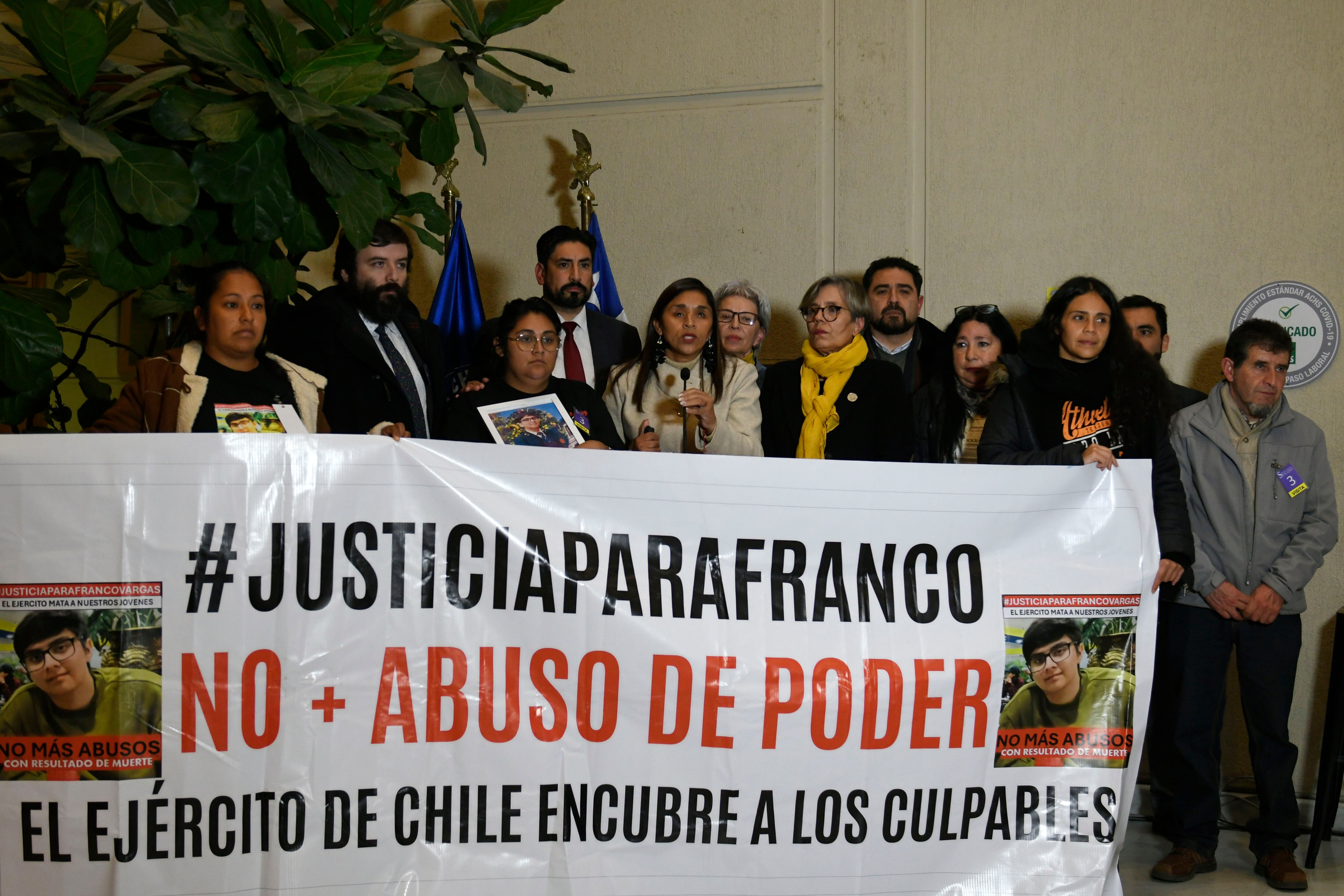 Comisión de DD.HH. del Senado recibe a familias de conscriptos de Putre