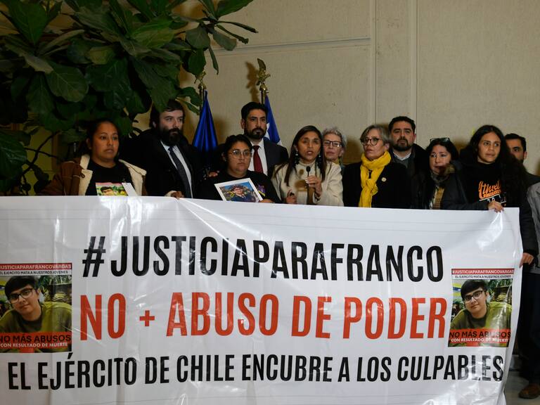 Comisión de DD.HH. del Senado recibe a familias de conscriptos de Putre