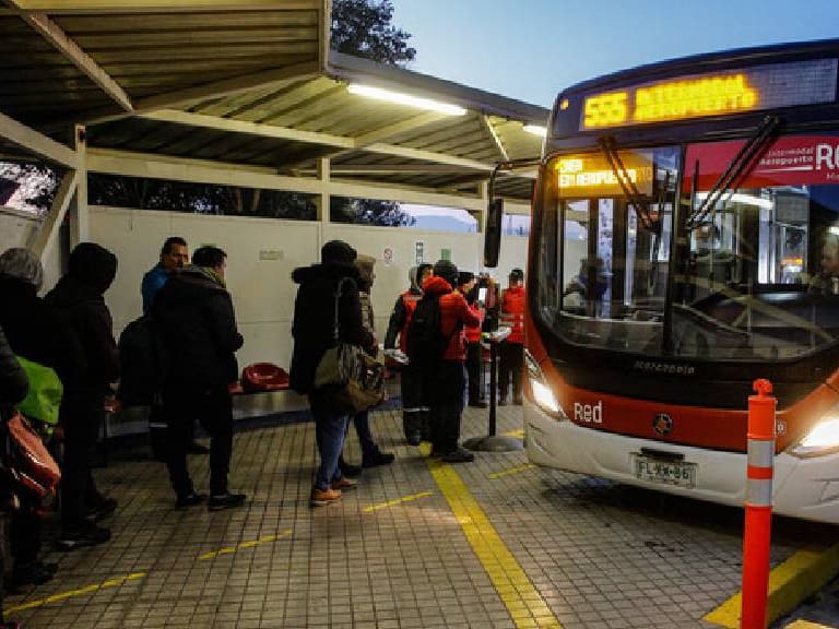 «Es una señal negativa para la ciudadanía»: Diputado RN critica alza en la tarifa de transporte público