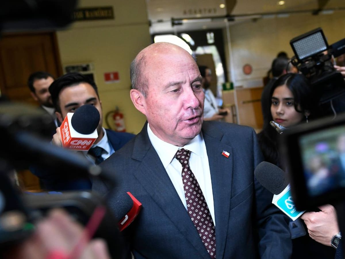 Ministro de Hacienda se vuelve a desmarcar de frase sobre “Estado en la quiebra” tras oficio de Contraloría