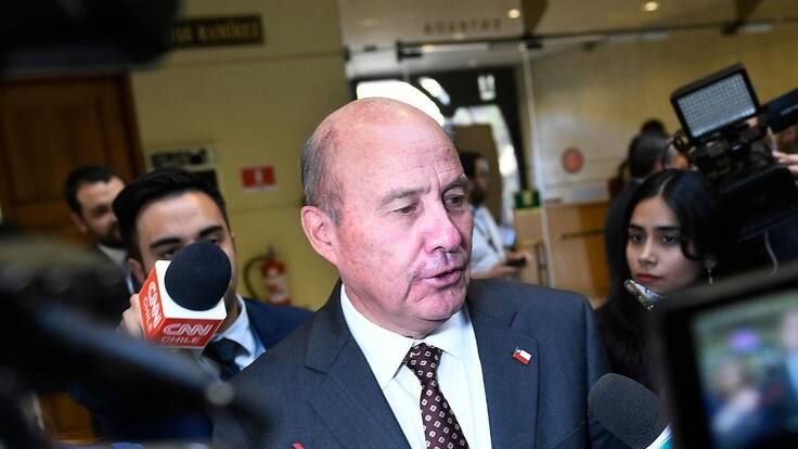 Ministro de Hacienda se vuelve a desmarcar de frase sobre “Estado en la quiebra” tras oficio de Contraloría