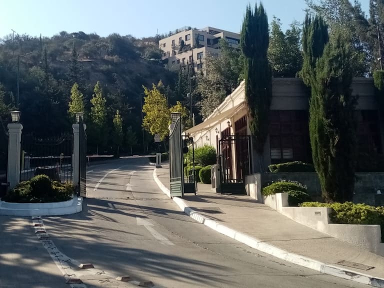 Caso Joyas: Allanan casa de Tonka Tomicic en medio de investigación contra su esposo Marco Antonio López