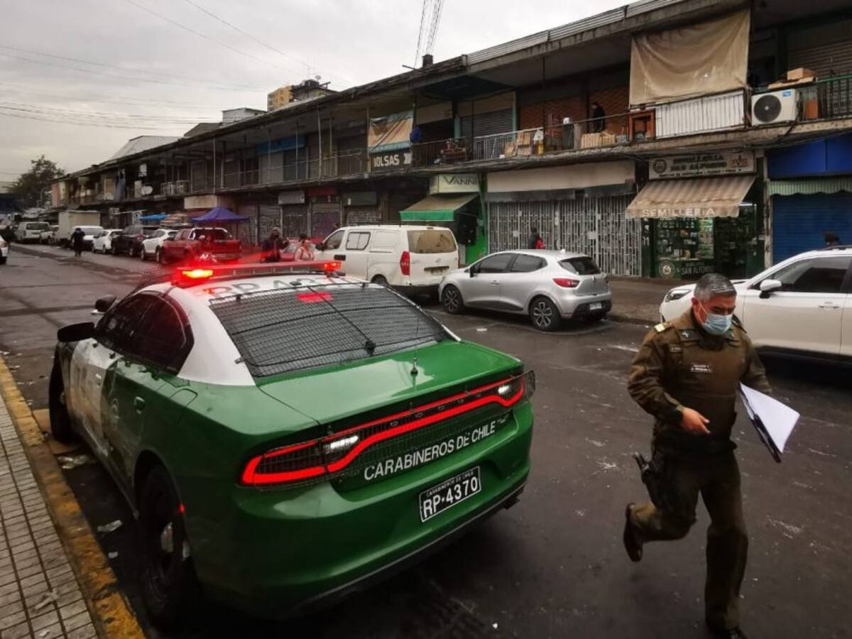 Desalojan puestos de comercio ambulante en Meiggs por segundo día consecutivo