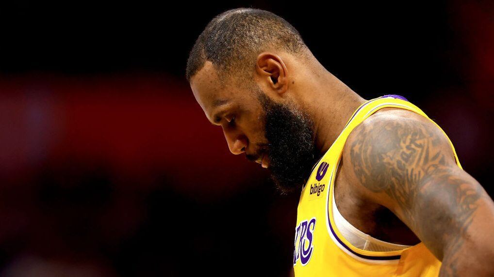 Lesión rodilla LeBron James