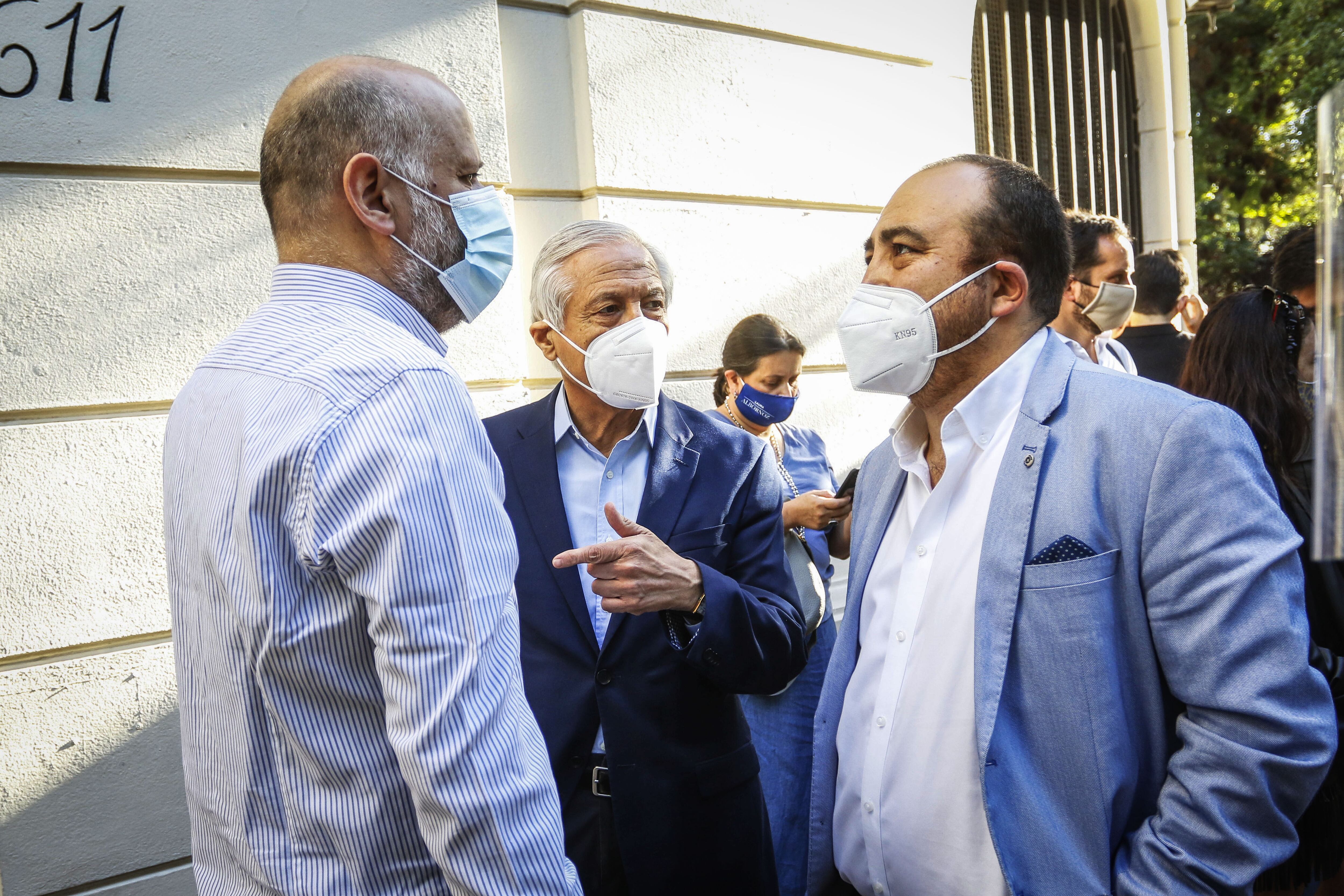Alvaro Elizalde, presidente del Partido Socialista, Heraldo Muñoz, presidente del Partido por la Democracia, y Fuad Chahín, presidente de la Democracia Cristiana / Agencia Uno