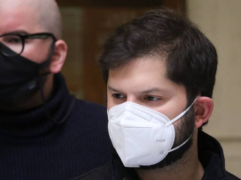 Giorgio Jackson envió "corazón coreano" a Gabriel Boric