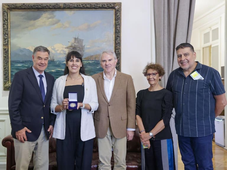 Senado entrega medalla a Bárbara Hernández por su destacada carrera deportiva en aguas gélidas