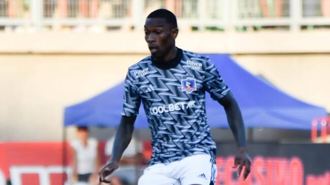 Fabián Castillo se sorprende con Carlos Palacios en Colo Colo: "Sabemos que será tomado en cuenta en la selección chilena"