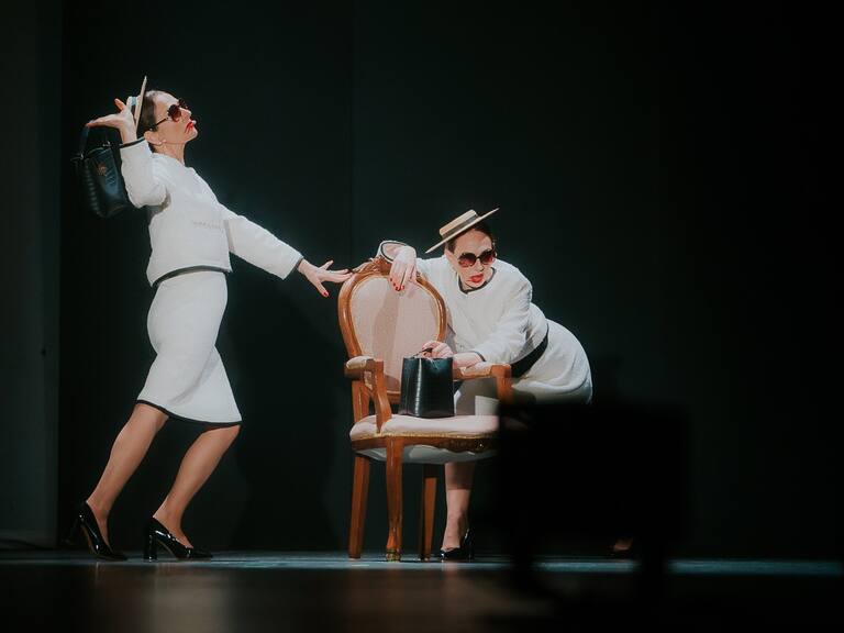 “Una mujer llena de vicios”: Zegers y Rivadeneira confrontan el deseo, el poder y la violencia en escena