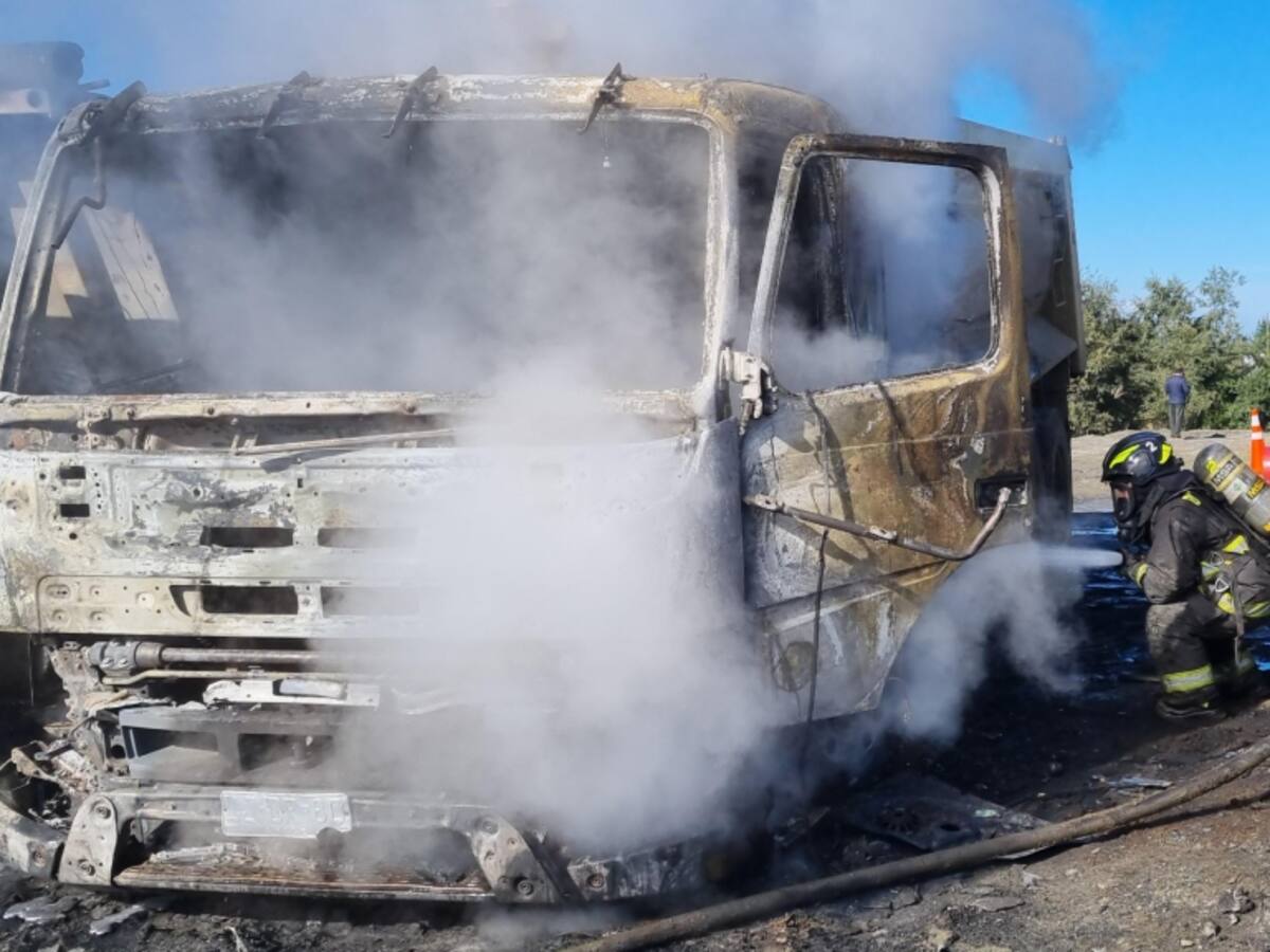 Ataque incendiario en Alto Biobío deja más de diez vehículos quemados