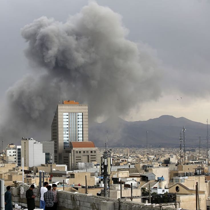 Gasolina, comercio y seguridad: lo que el conflicto de Medio Oriente significa para Chile