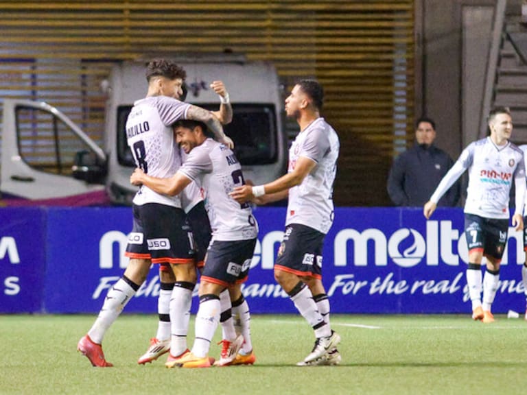 Limache se saca la mufa, hunde a Iquique y logra su primer triunfo en la temporada 2025 del fútbol chileno
