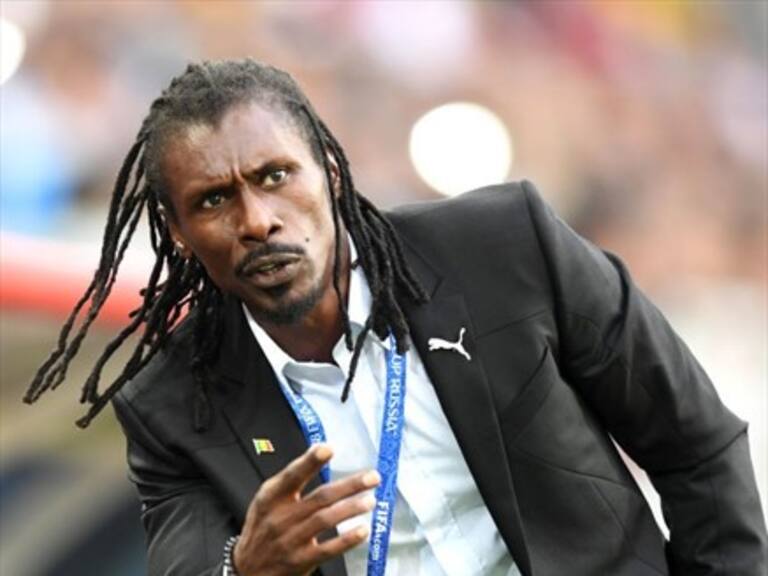El comentado look del DT de Senegal