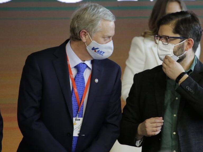 11 de noviembre de 2021/SANTIAGO Los candidatos a la presidencia José Antonio Kast y Gabriel Boric participan en el encuentro de ENADE 2021
FOTO:KARIN POZO/AGENCIA UNO