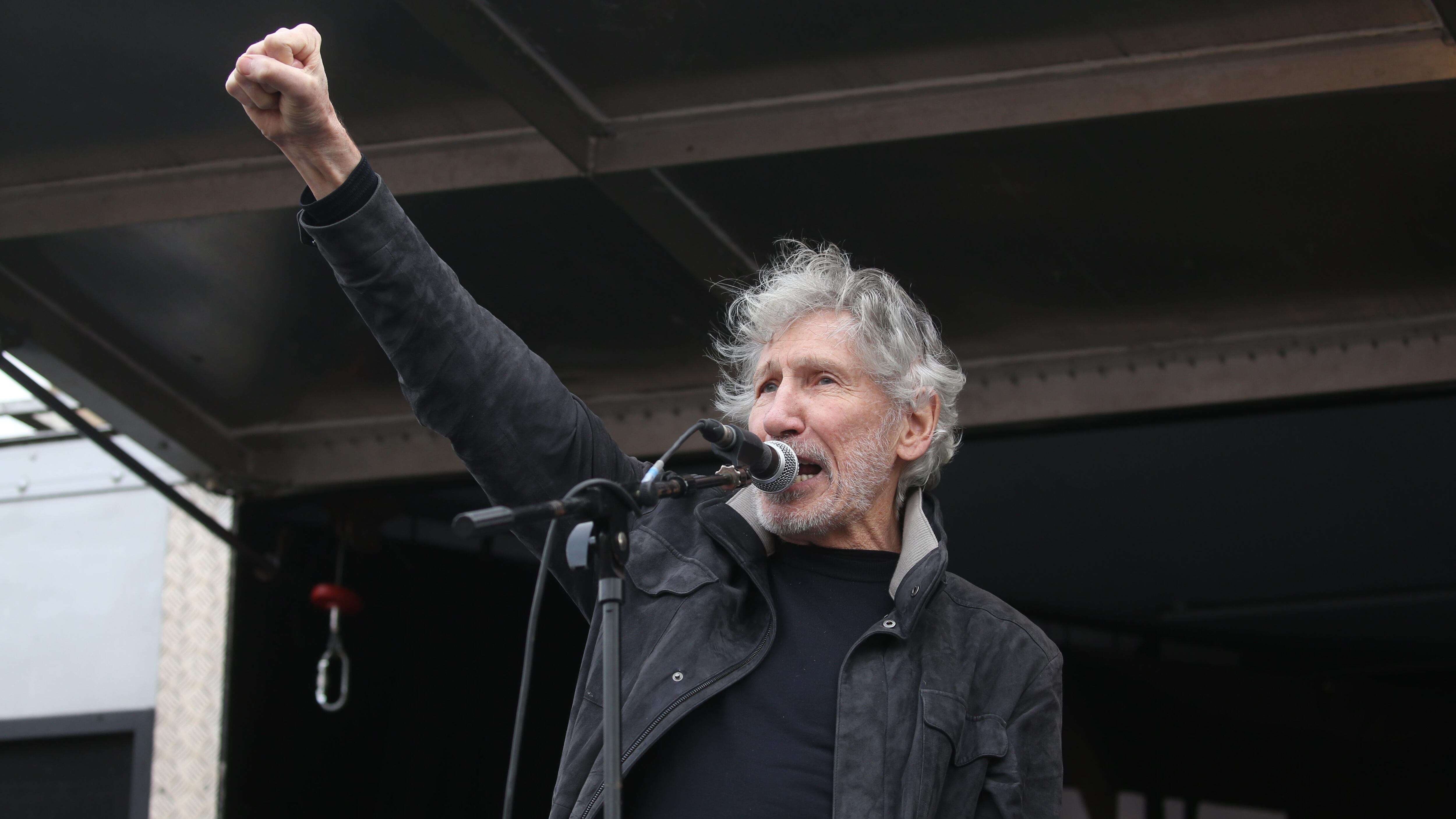 Pink Floyd bassist Roger Waters speaks to crowds gathered in Parliament Square in Westminster, London, protesting Julian Assange's imprisonment and extradition. (Photo by Isabel Infantes/PA Images via Getty Images)