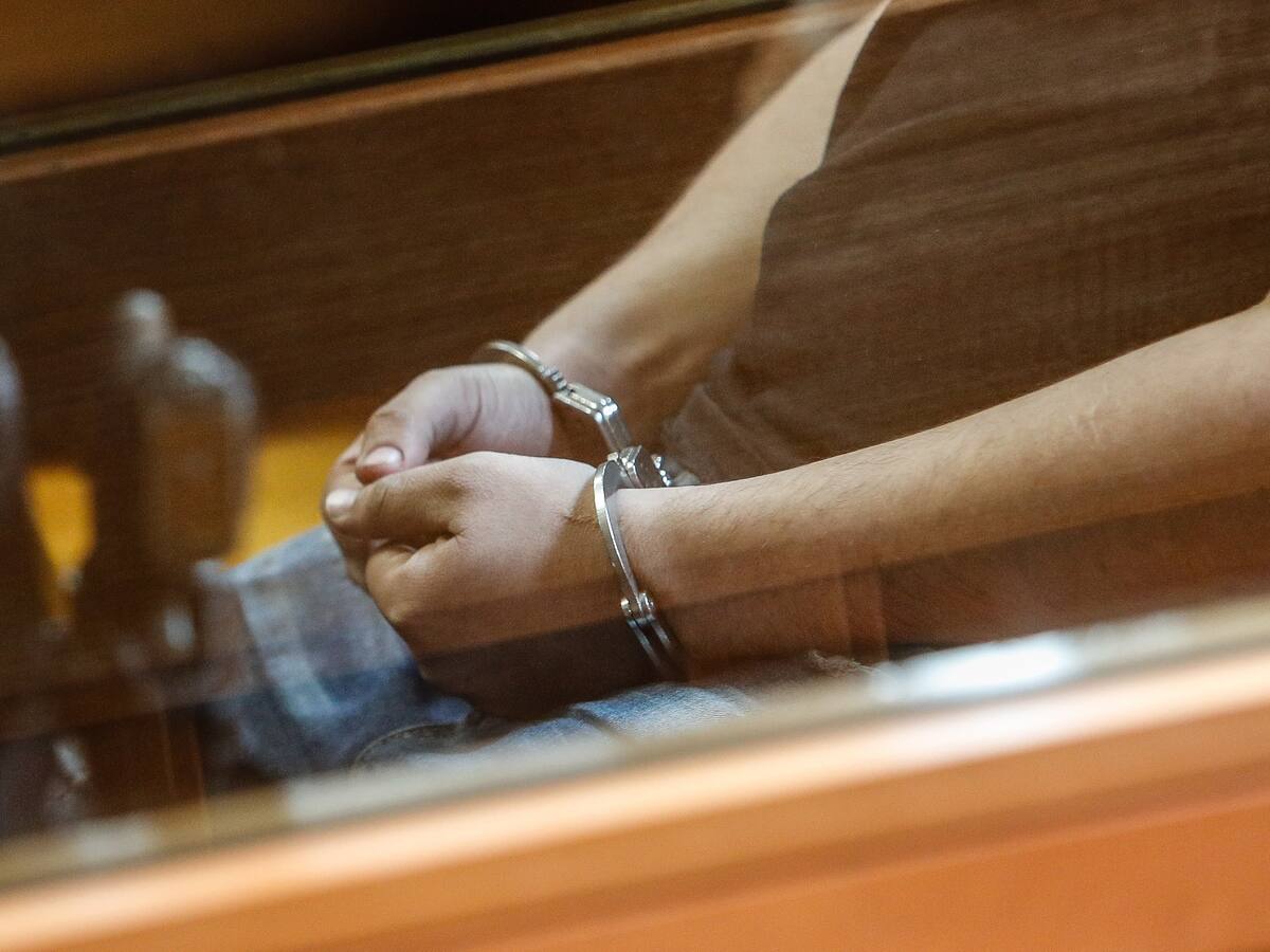 Prisión preventiva para hombres de 80 y 50 años por violar a dos adolescentes en Pucón