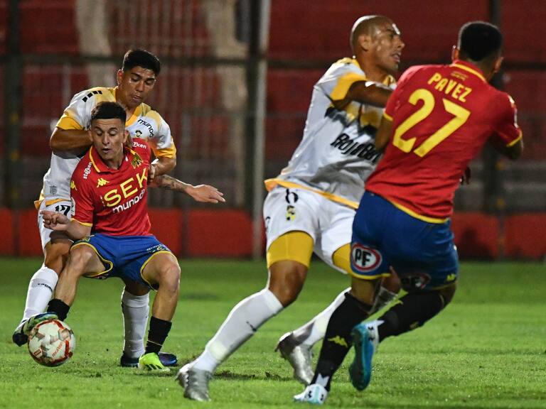 Programación fútbol chileno: ¿Qué partidos se juegan hoy, 2 de agosto, y quién transmite?