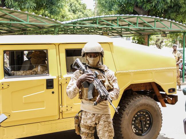 Efectivos del ejército maliense copan las calles tras el golpe de estado