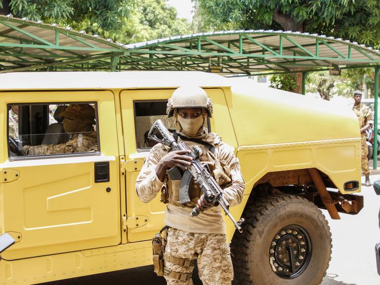 Efectivos del ejército maliense copan las calles tras el golpe de estado