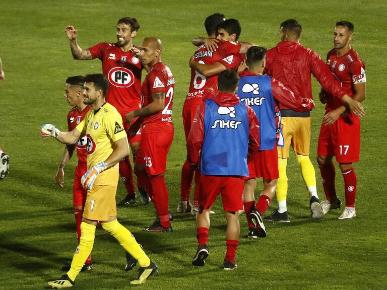11 DE ABRIL DE 2021/VALPARAISOJugadores de Union La Calera en festejo del triunfo, durante el partido valido por la fecha 3 del Campeonato Nacional AFP PlanVital 2021, entre Santiago Wanderers y Union La Calera, disputado en el Estadio Elias Figueroa Brander.
FOTO: LEONARDO RUBILAR CHANDIA/AGENCIAUNO