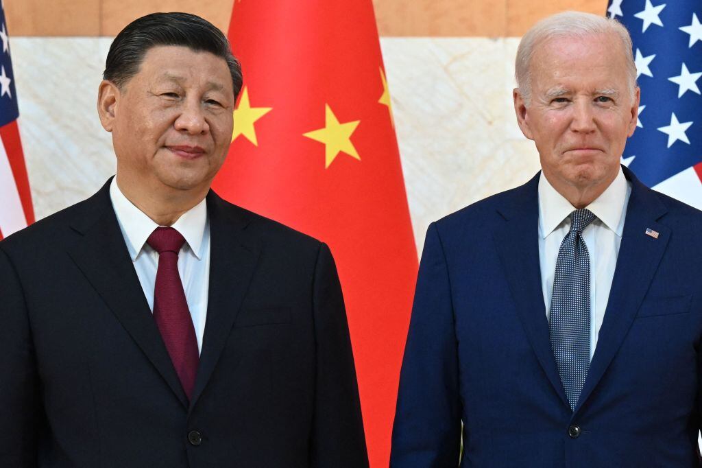 Los presidentes Xi Jinping y Joe Biden reunidos en Indonesia