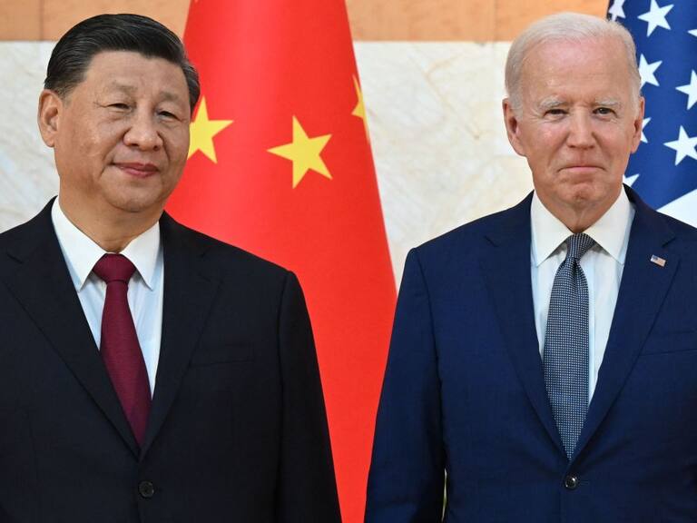 Los presidentes Xi Jinping y Joe Biden reunidos en Indonesia