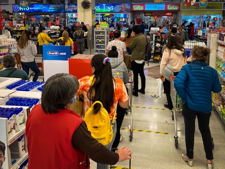 ¿Abren los supermercados y malls? Horarios en Chile por el feriado del 1 de mayo