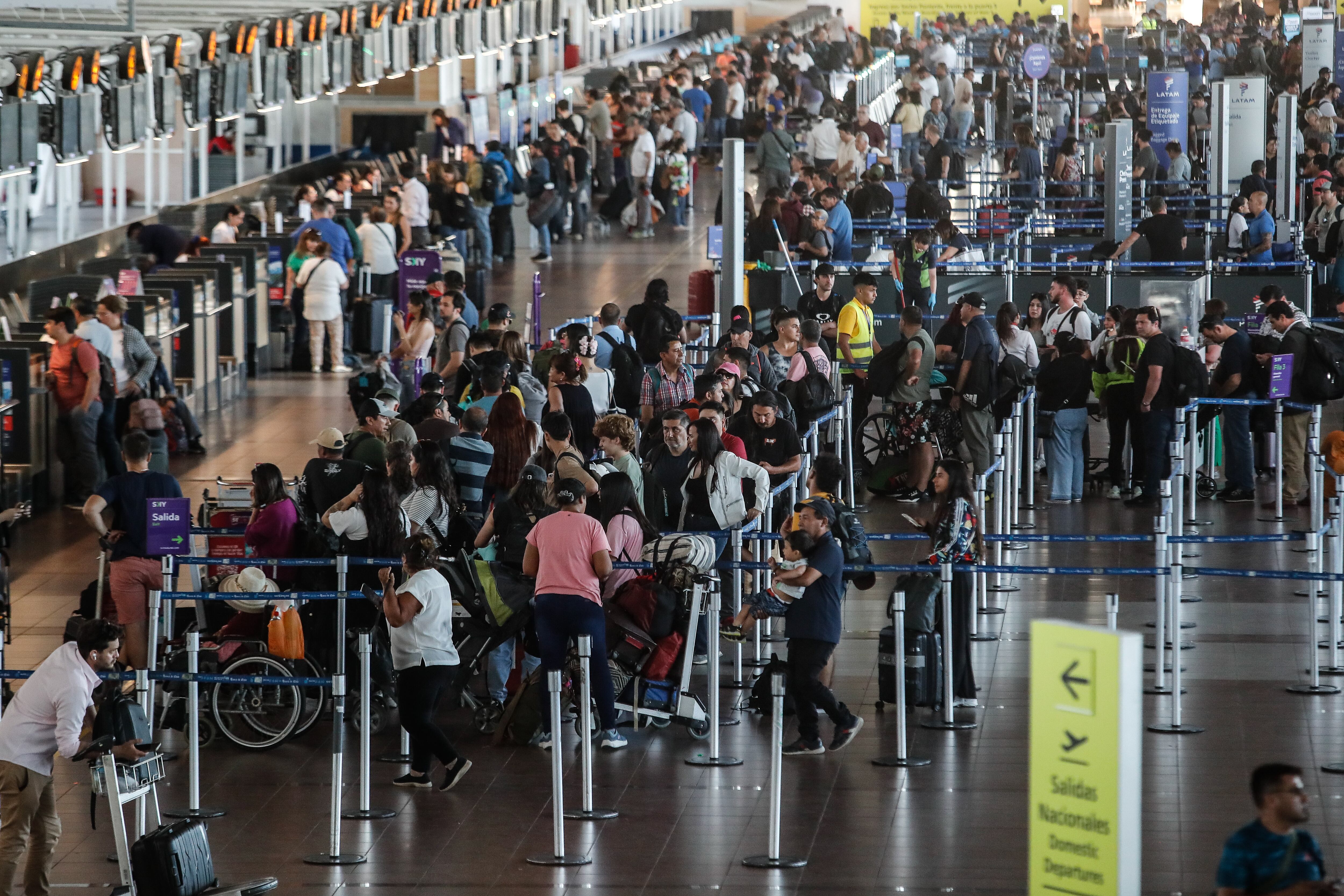 Asociación de Líneas Aéreas denuncia que “la crisis en el aeropuerto de Santiago sigue agravándose”