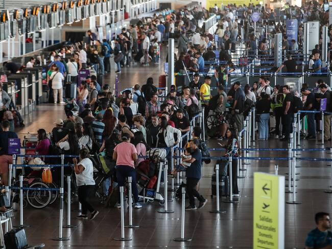 Asociación de Líneas Aéreas denuncia que “la crisis en el aeropuerto de Santiago sigue agravándose”