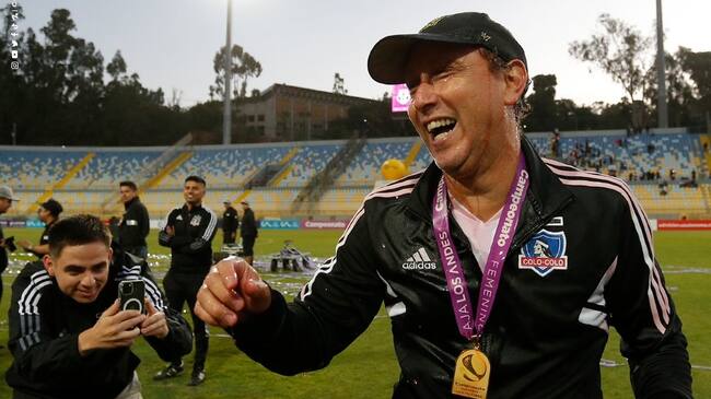 Luis Mena es oficializado como nuevo DT de La Roja Femenina