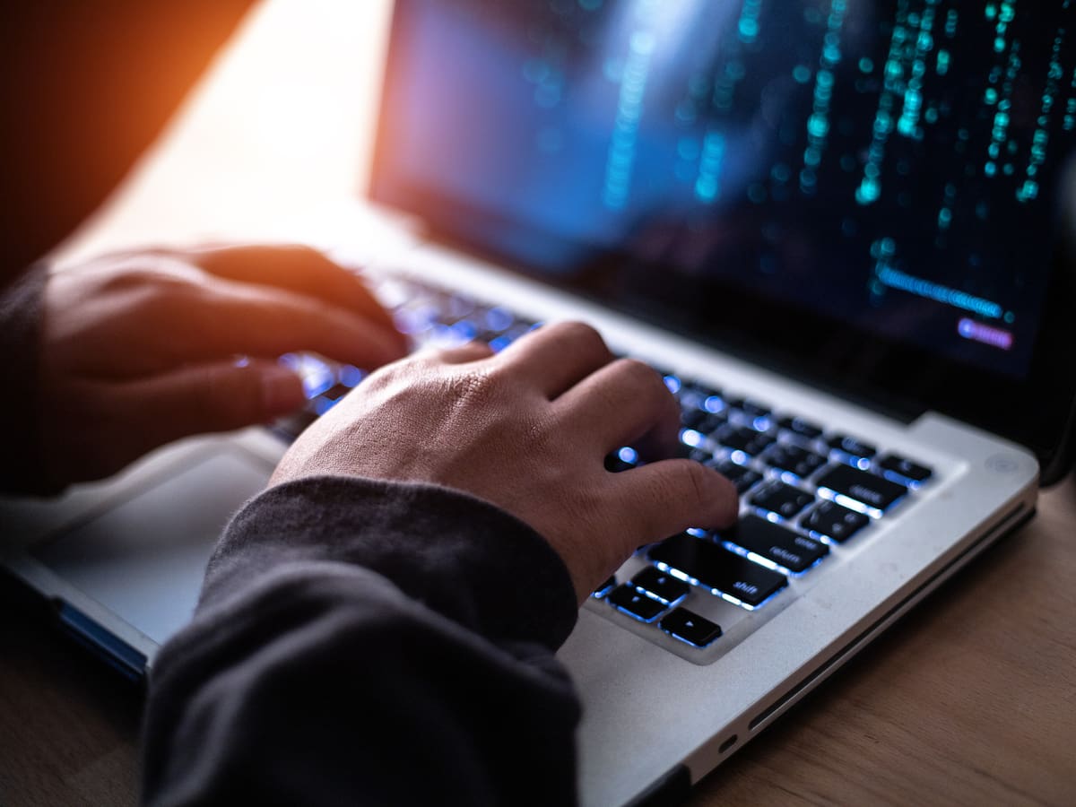 Violencia política digital de género: casi 1 millón de publicaciones analizadas revelan ataques contra candidatas