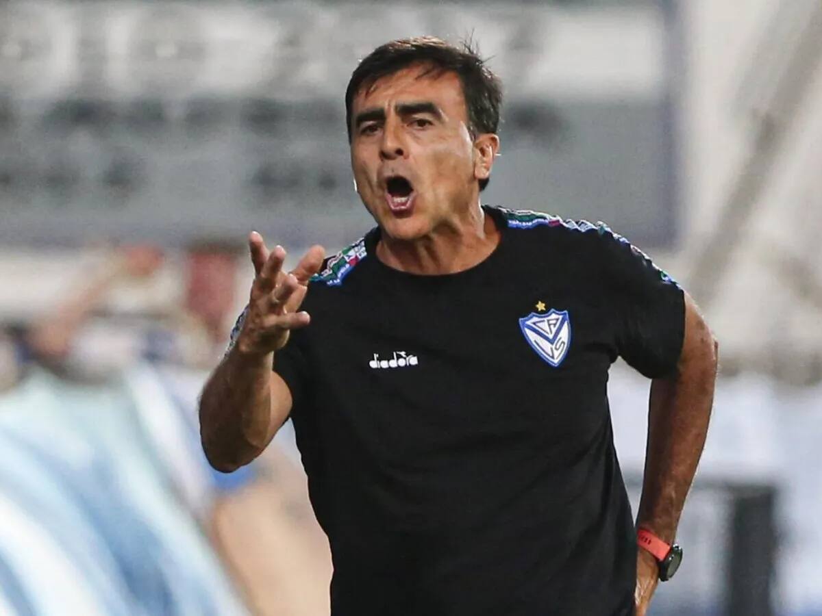 “¡Cagón!”: Gustavo Quinteros tuvo un fuerte cruce con uno de sus pupilos en Vélez