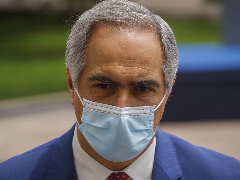 22 de enero del 2021/SANTIAGOEl senador Francisco Chahuan, se retira del Palacio de La moneda, tras el anuncio de su renuncia como precandidato y congelar su militancia en Renovación Nacional.
FOTO: SEBASTIAN BELTRAN GAETE/AGENCIAUNO