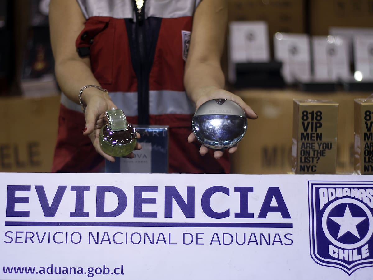 Decomisan más de 100 mil perfumes falsificados: cargamento ingresó por puerto de San Antonio