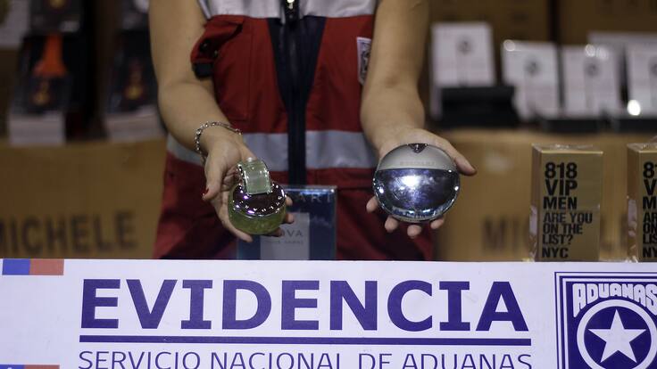 Decomisan más de 100 mil perfumes falsificados: cargamento ingresó por puerto de San Antonio