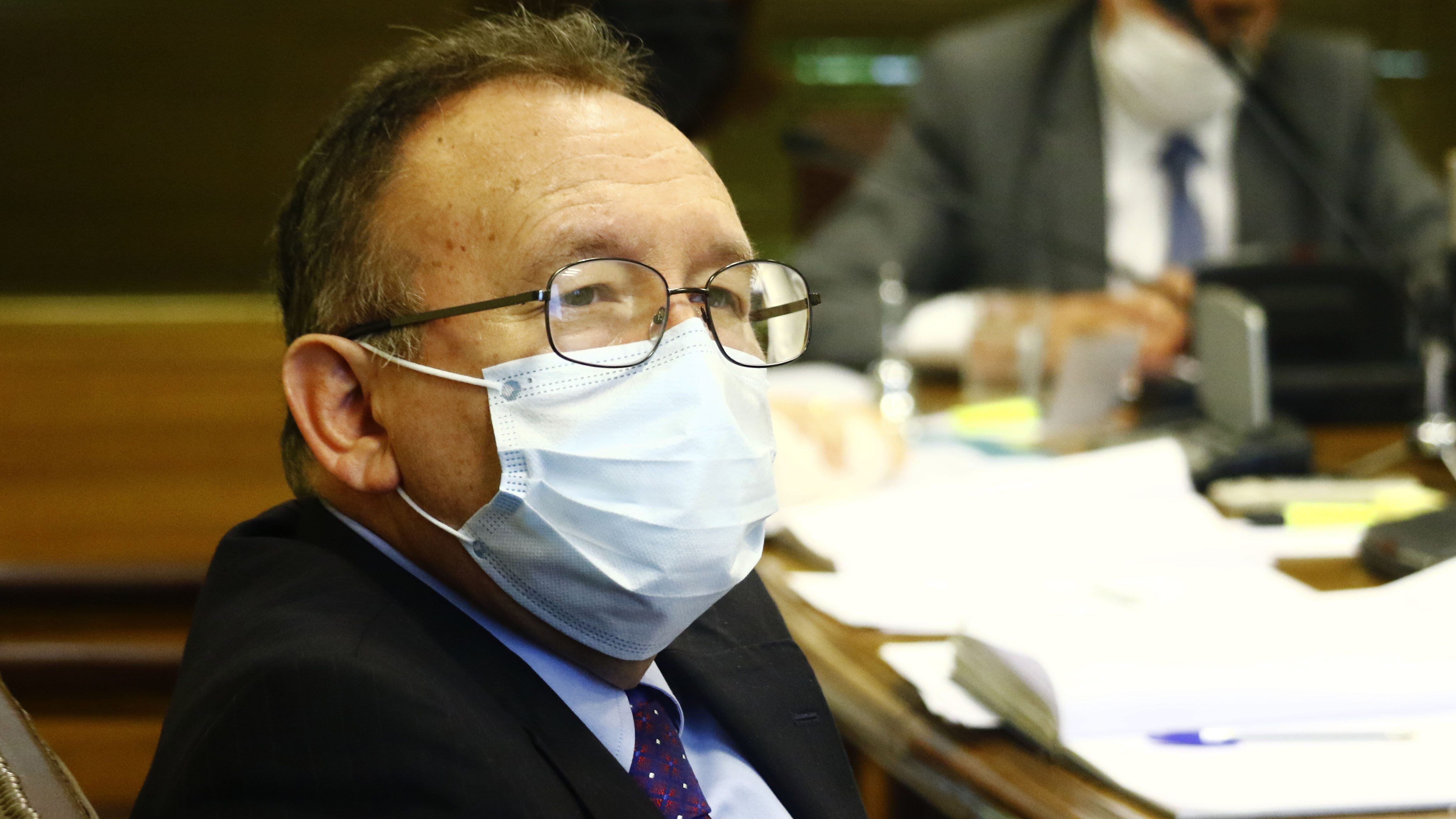 05 DE MAYO DE 2020/VALPARAISOEl senador Jose Garcia Ruminot, durante la sesion de la Comision de Hacienda del Senado, que discute el proyecto del gobierno que concede un ingreso familiar de emergencia, en el marco de la pandemia del Coronavirus.
FOTO: LEONARDO RUBILAR CHANDIA/AGENCIAUNO