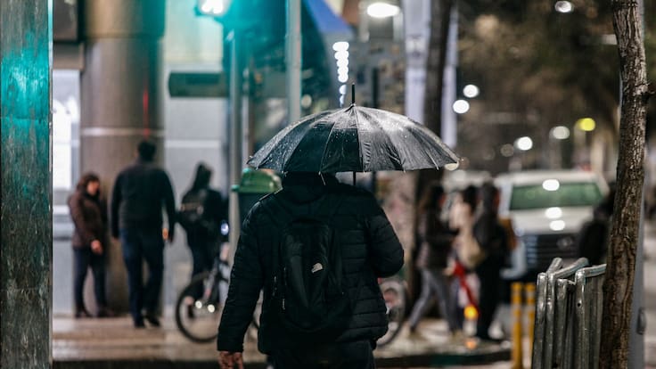 Nuevas lluvias amenazan a Santiago: proyectan hasta 60 mm más la próxima semana tras sistema frontal
