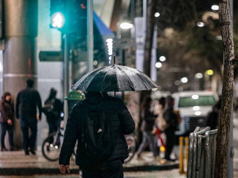 Lluvia inminente en Santiago: los tres días que tendrían precipitaciones, según el tiempo