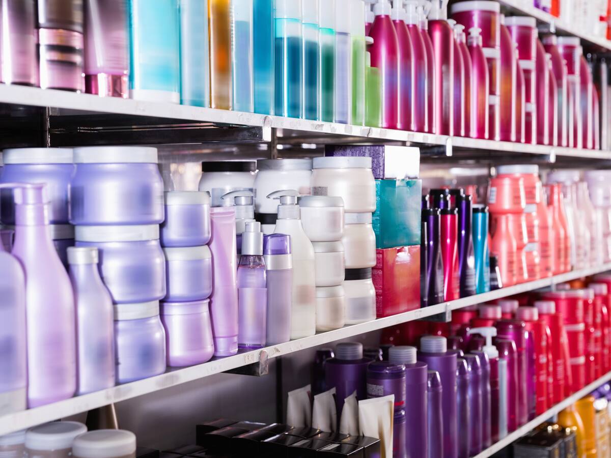 Renombrada empresa de productos de belleza planea abrir ocho tiendas más en Chile: cumplirá seis décadas en 2026