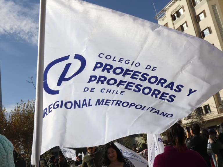 Jornadas claves: Colegio de Profesores discutirá eventual paro nacional indefinido