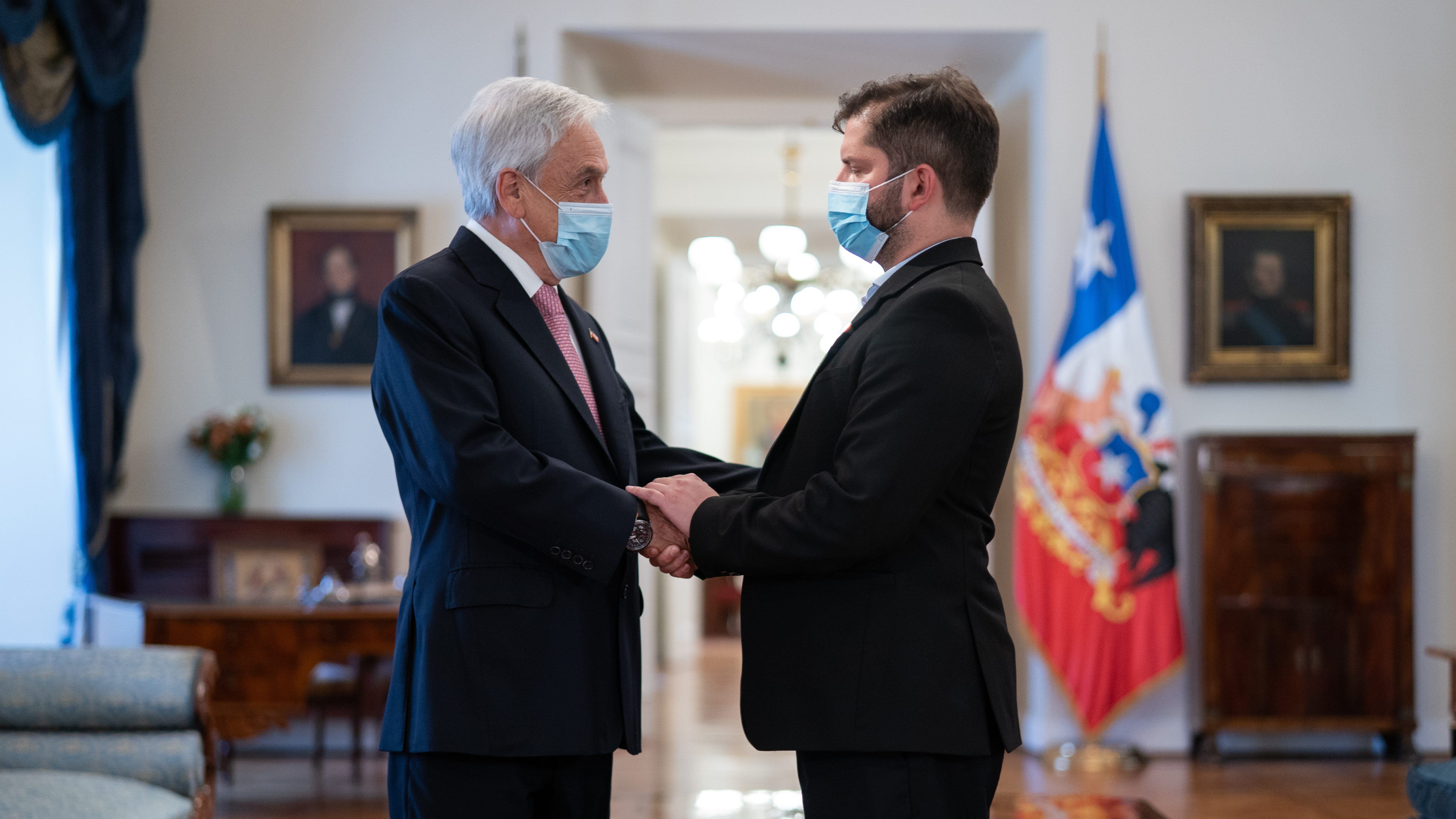 20 de diciembre del 2021/SANTIAGOEl presidente electo Gabriel Boric, realiza un punto de prensa tras sostener una reunión con el Presidente de la República, en el Palacio de La Moneda.
FOTO: PRESIDENCIA/AGENCIAUNO