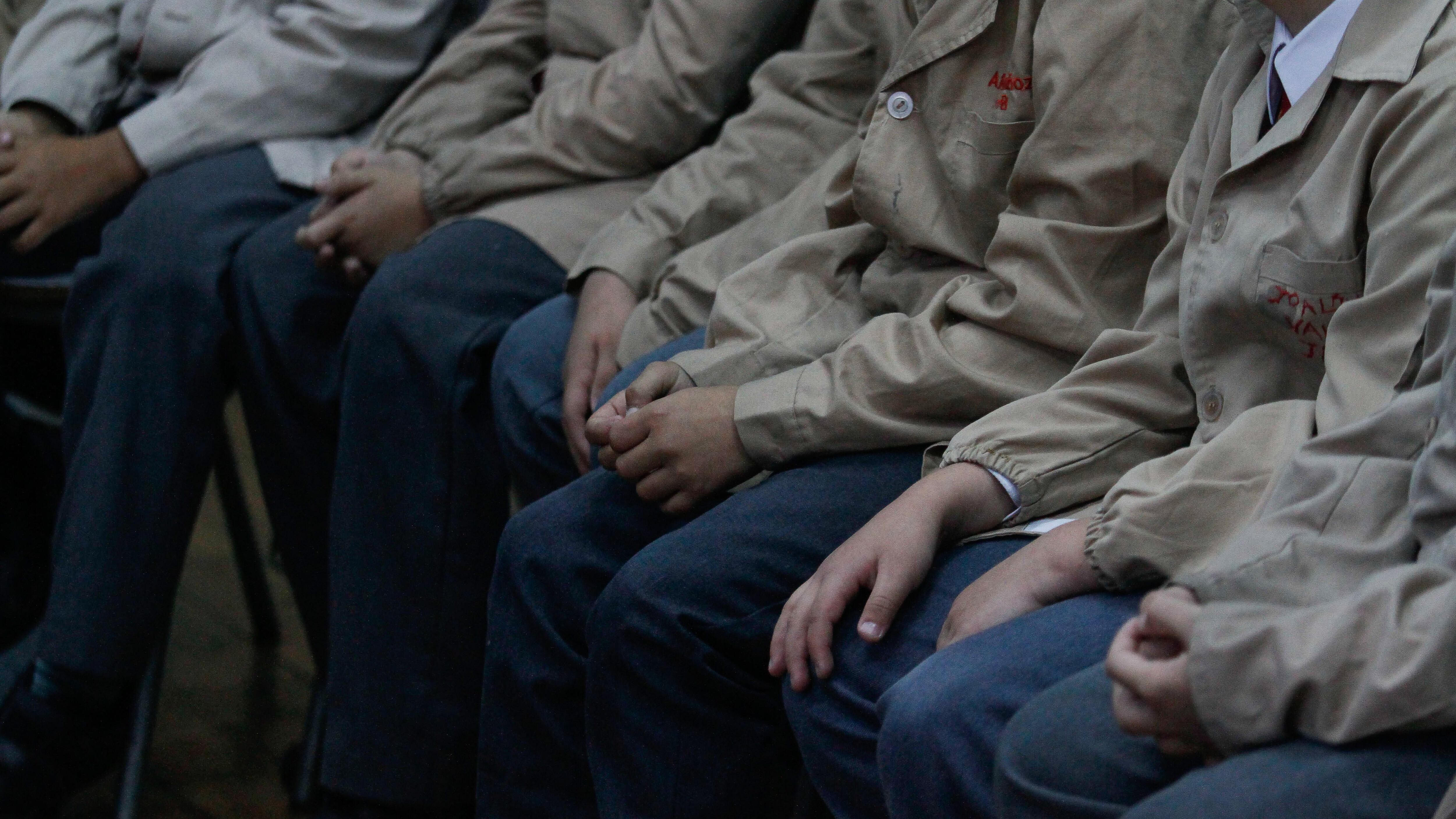 26 de abril del 2017/ValparaisoTras la suspension de clases en los colegios municipales de Valparaiso por el fuerte sismo que afecto a la ciudad, los alumnos vuelven a clases con normalidad.En la imagen alumnos en la sala de clases
FOTO:YVO SALINAS/AGENCIAUNO