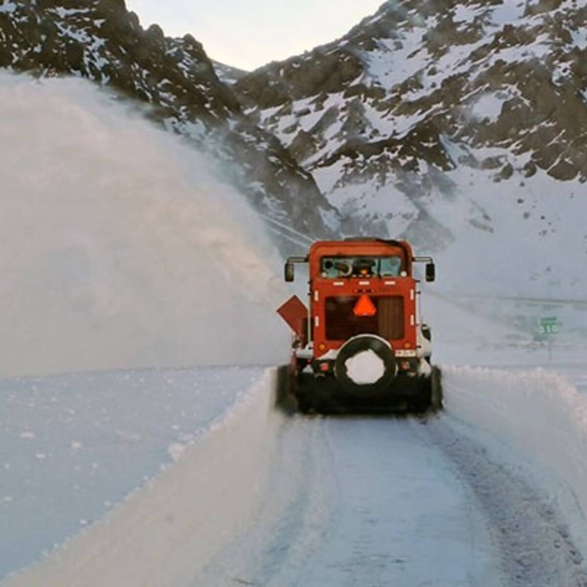 Paso Los Libertadores cerrará este martes por condiciones climáticas adversas en la alta cordillera
