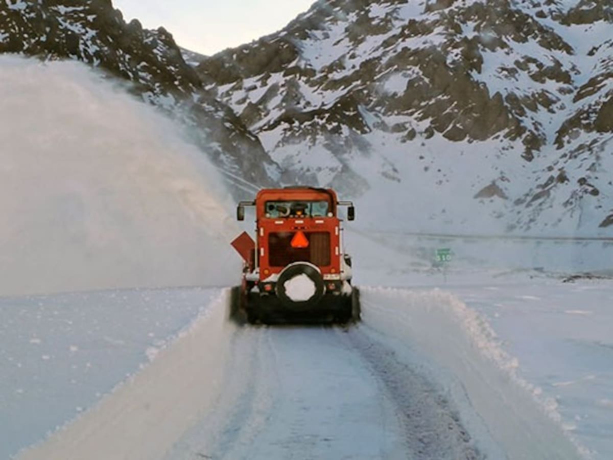 Paso Los Libertadores cerrará este martes por condiciones climáticas adversas en la alta cordillera