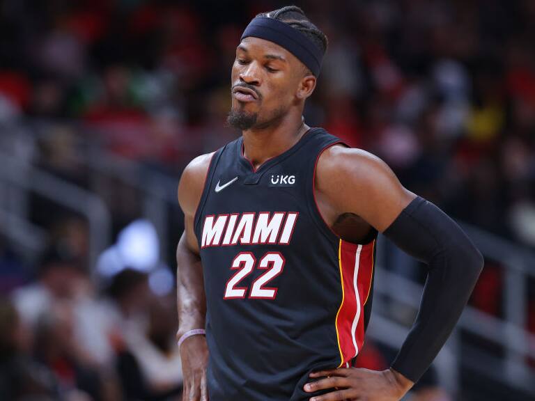 La NBA multa a Jimmy Butler por gesto inapropiado en un partido