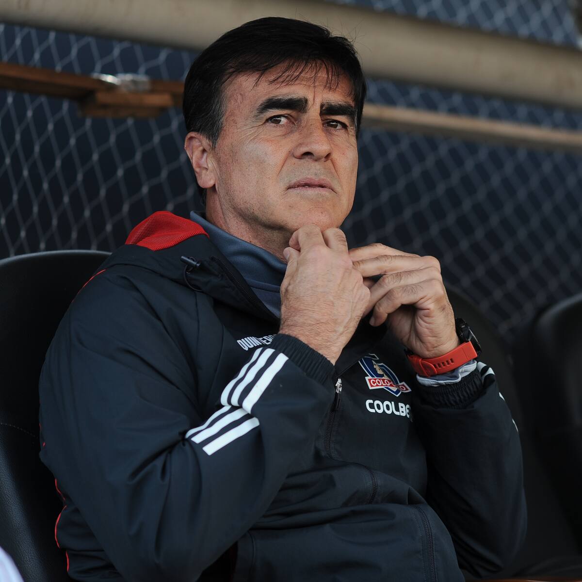 Uno menos para Colo Colo: Gustavo Quinteros se baja de la pelea por la banca de Colo Colo