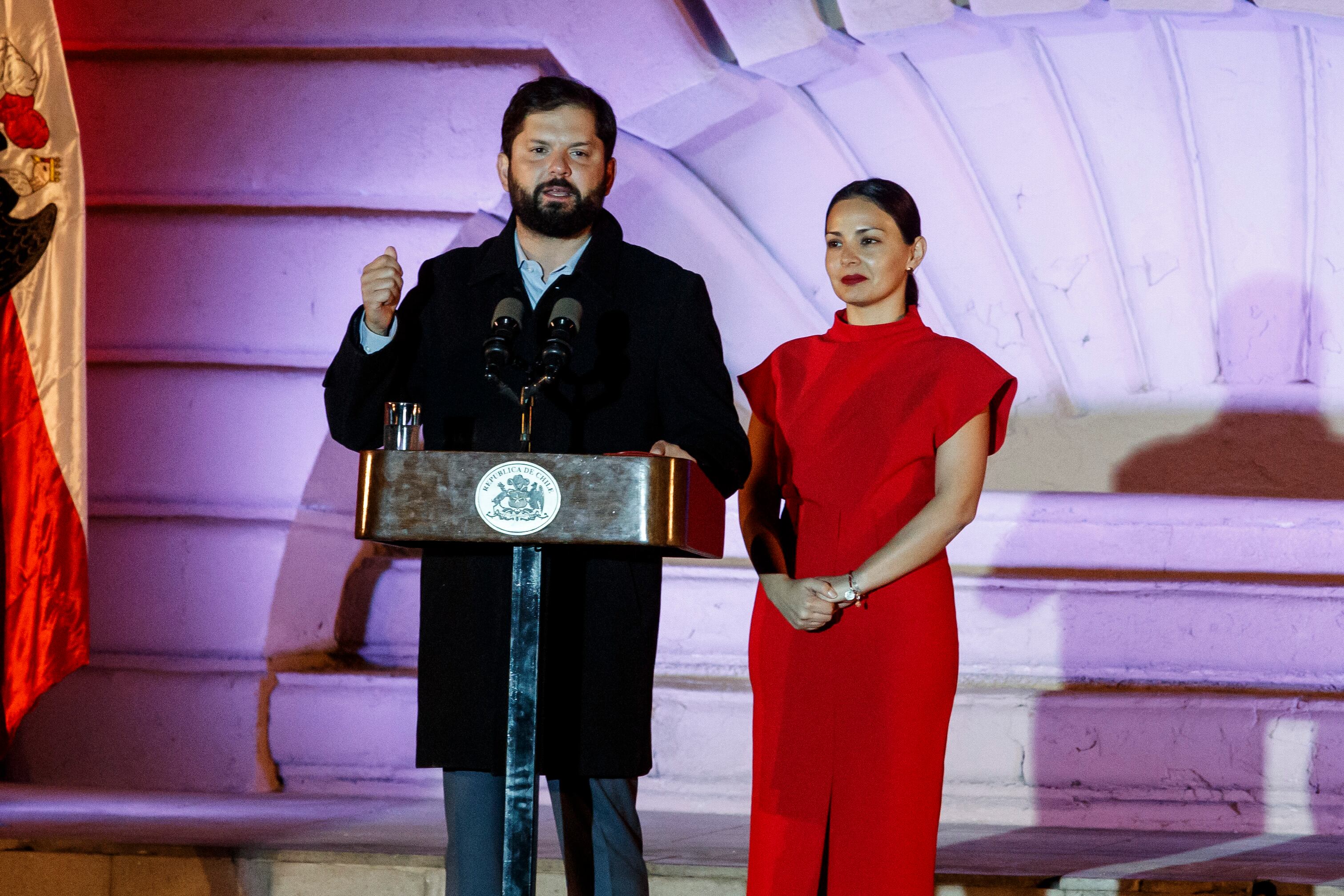17 de abril 2024 / SANTIAGO
El Presidente Gabriel Boric junto a la Ministra de Cultura Carolina Arredondo.
Autoridades encabezan la inauguración del Mercado de las Industrias Culturales del Sur.
FRANCISCO PAREDES / AGENCIA UNO