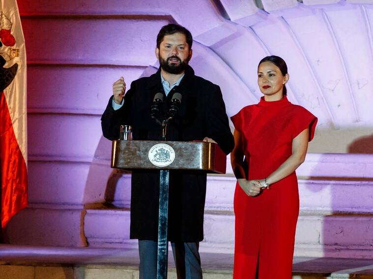 17 de abril 2024 / SANTIAGO
El Presidente Gabriel Boric junto a la Ministra de Cultura Carolina Arredondo.
Autoridades encabezan la inauguración del Mercado de las Industrias Culturales del Sur.
FRANCISCO PAREDES / AGENCIA UNO
