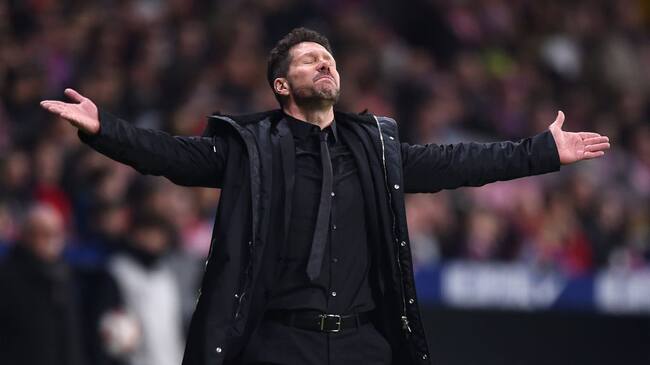 MADRID, SPAIN - JANUARY 16: Diego Simeone, Manager of Club Atletico de Madrid looks dejected during the Copa del Rey Round of 16 match between Atletico Madrid and Girona at Wanda Metropolitano on January 16, 2019 in Madrid, Spain. (Photo by Denis Doyle/Getty Images)